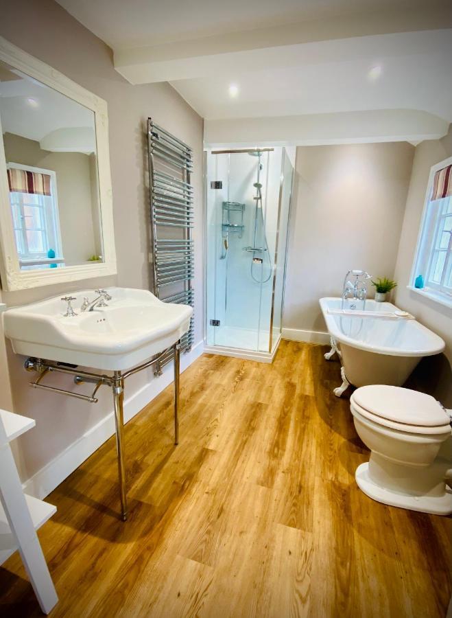 Pass The Keys Superbly Located Handsome Georgian Townhouse Shrewsbury Esterno foto