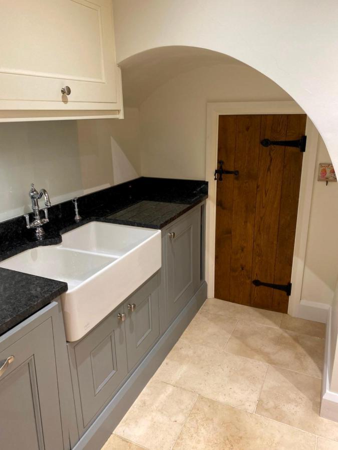 Pass The Keys Superbly Located Handsome Georgian Townhouse Shrewsbury Esterno foto