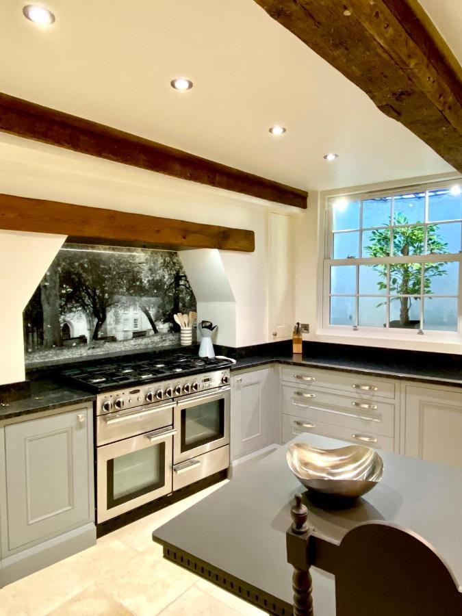 Pass The Keys Superbly Located Handsome Georgian Townhouse Shrewsbury Esterno foto
