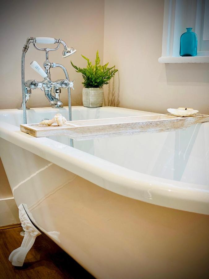 Pass The Keys Superbly Located Handsome Georgian Townhouse Shrewsbury Esterno foto